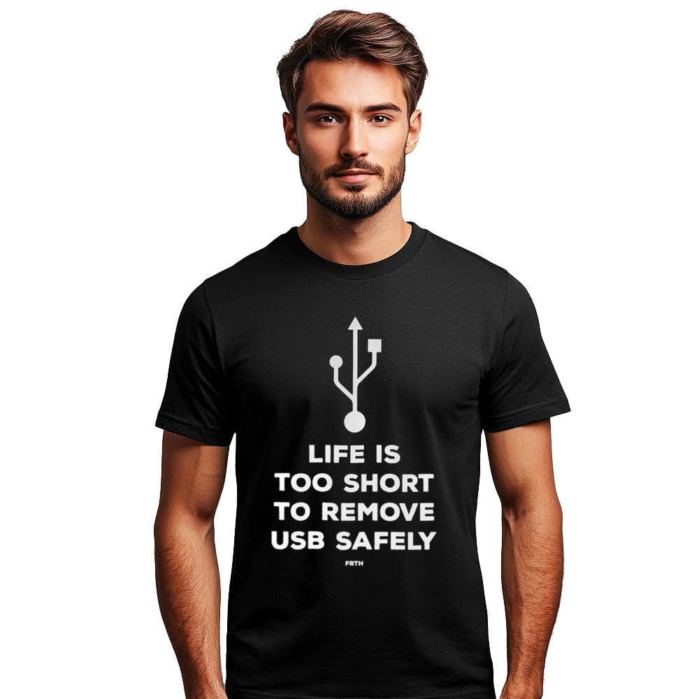 Life is too short to remove usb safely - Męska Koszulka Czarna