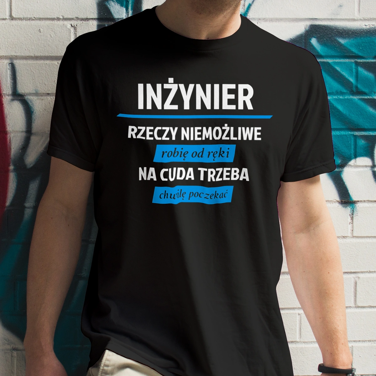 Inżynier - Rzeczy Niemożliwe Robię Od Ręki - Na Cuda Trzeba Chwilę Poczekać - Męska Koszulka Czarna