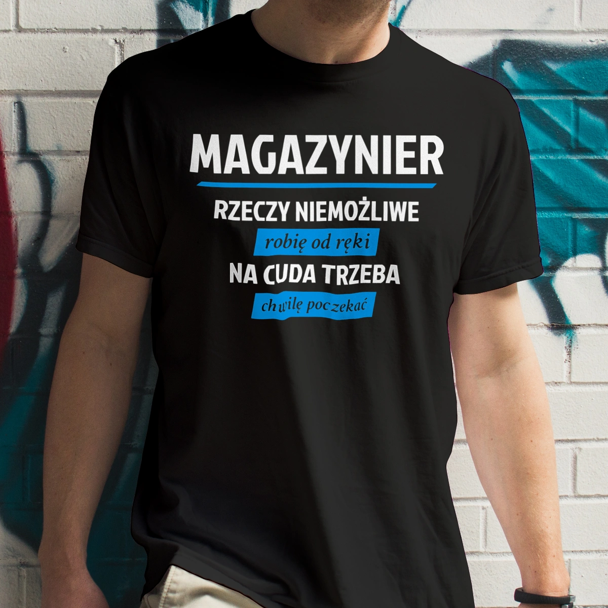 Magazynier - Rzeczy Niemożliwe Robię Od Ręki - Na Cuda Trzeba Chwilę Poczekać - Męska Koszulka Czarna