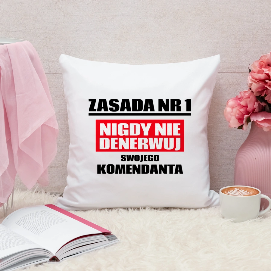 Zasada Nr 1 - Nigdy Nie Denerwuj Swojego Komendanta - Poduszka Biała