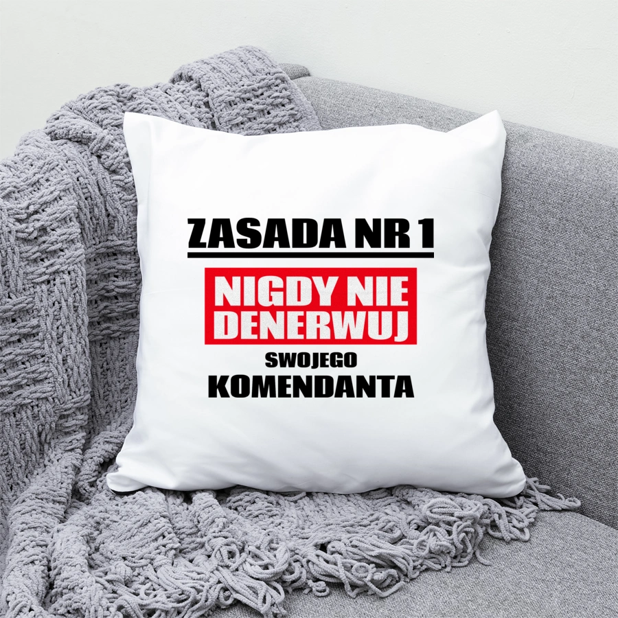 Zasada Nr 1 - Nigdy Nie Denerwuj Swojego Komendanta - Poduszka Biała