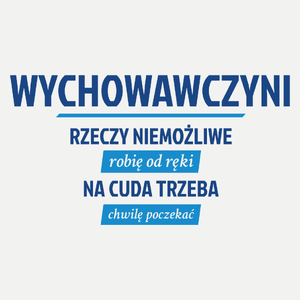 wychowawczyni - Rzeczy niemożliwe robię od ręki - Na cuda trzeba chwilę poczekać - Damska Koszulka Biała