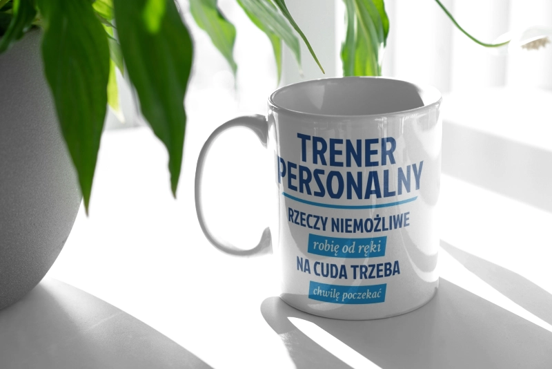 Trener Personalny - Rzeczy Niemożliwe Robię Od Ręki - Na Cuda Trzeba Chwilę Poczekać - Kubek Biały