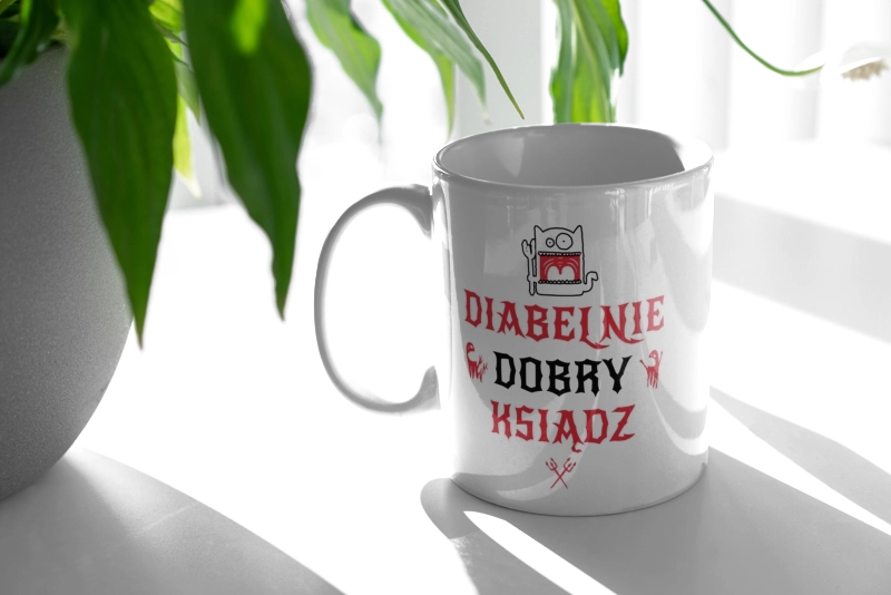 Diabelnie Dobry Ksiądz - Kubek Biały