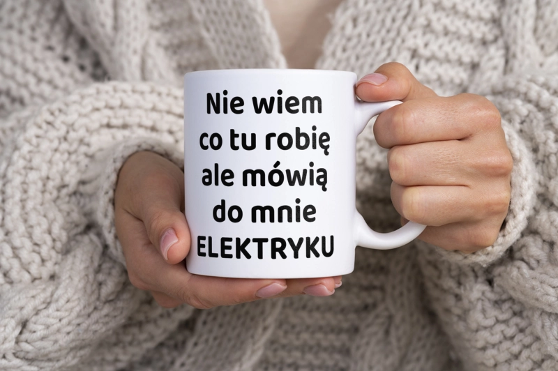 Nie Wiem Co Tu Robię Ale Mówią Do Mnie Elektryku - Kubek Biały