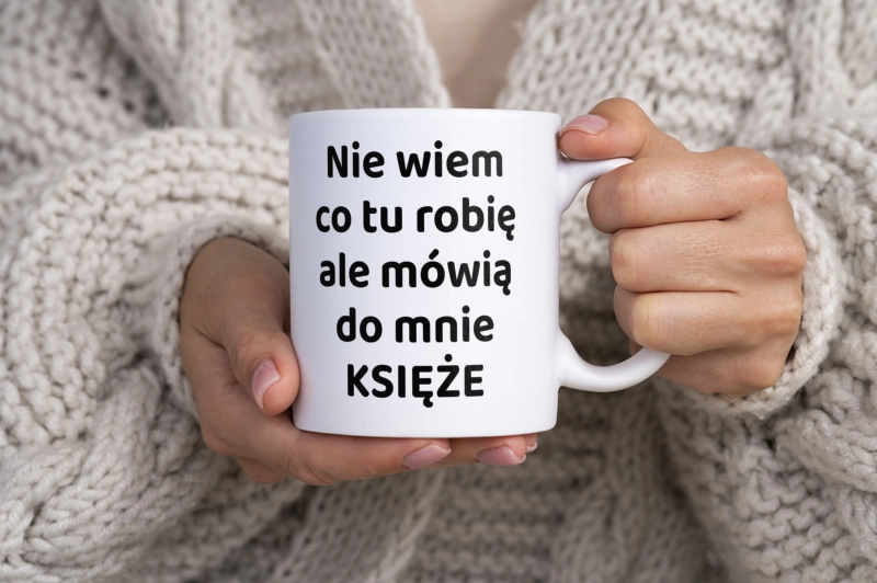 Nie Wiem Co Tu Robię Ale Mówią Do Mnie Księże - Kubek Biały