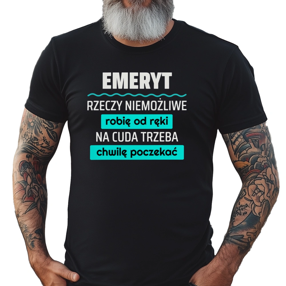 Emeryt - Rzeczy Niemożliwe Robię Od Ręki - Na Cuda Trzeba Chwilę Poczekać - Męska Koszulka Czarna