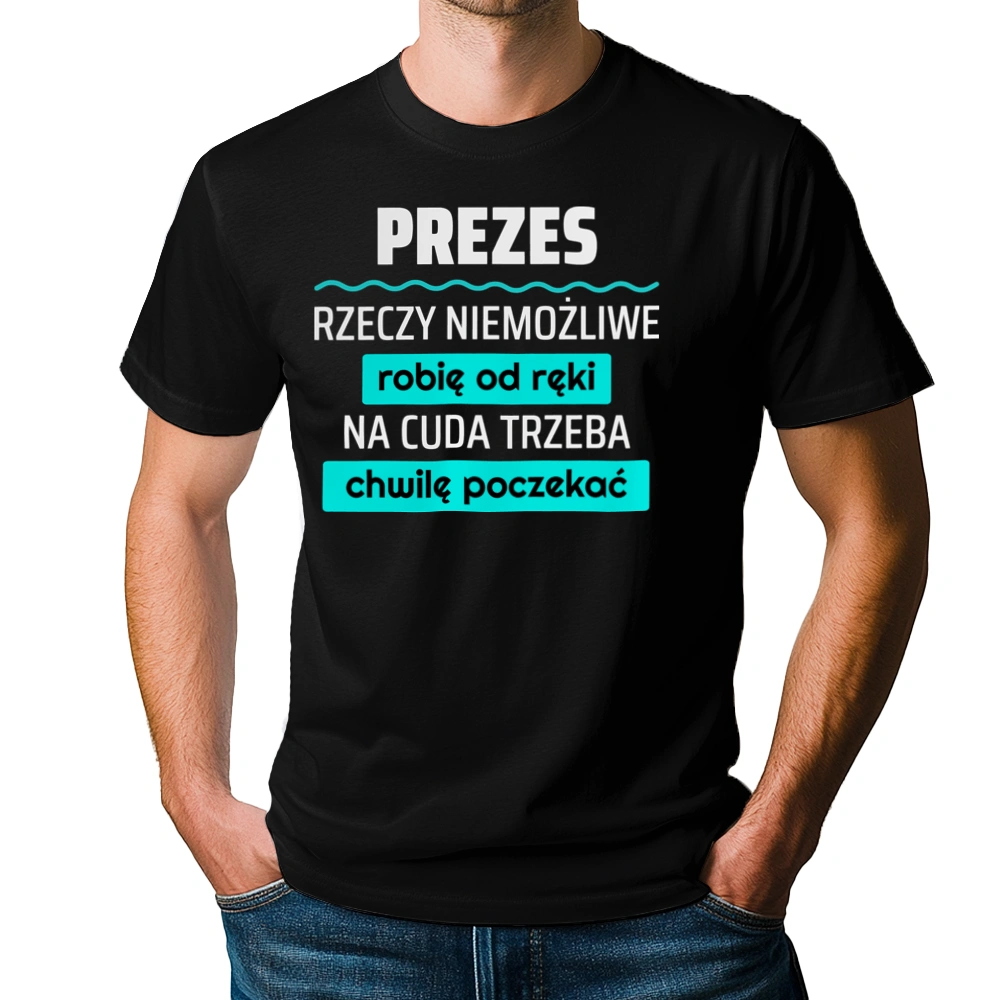 Prezes - Rzeczy Niemożliwe Robię Od Ręki - Na Cuda Trzeba Chwilę Poczekać - Męska Koszulka Czarna