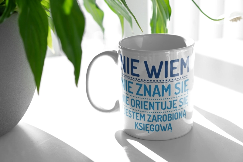 Nie Wiem Nie Znam Się Zarobioną Jestem Księgowa - Kubek Biały