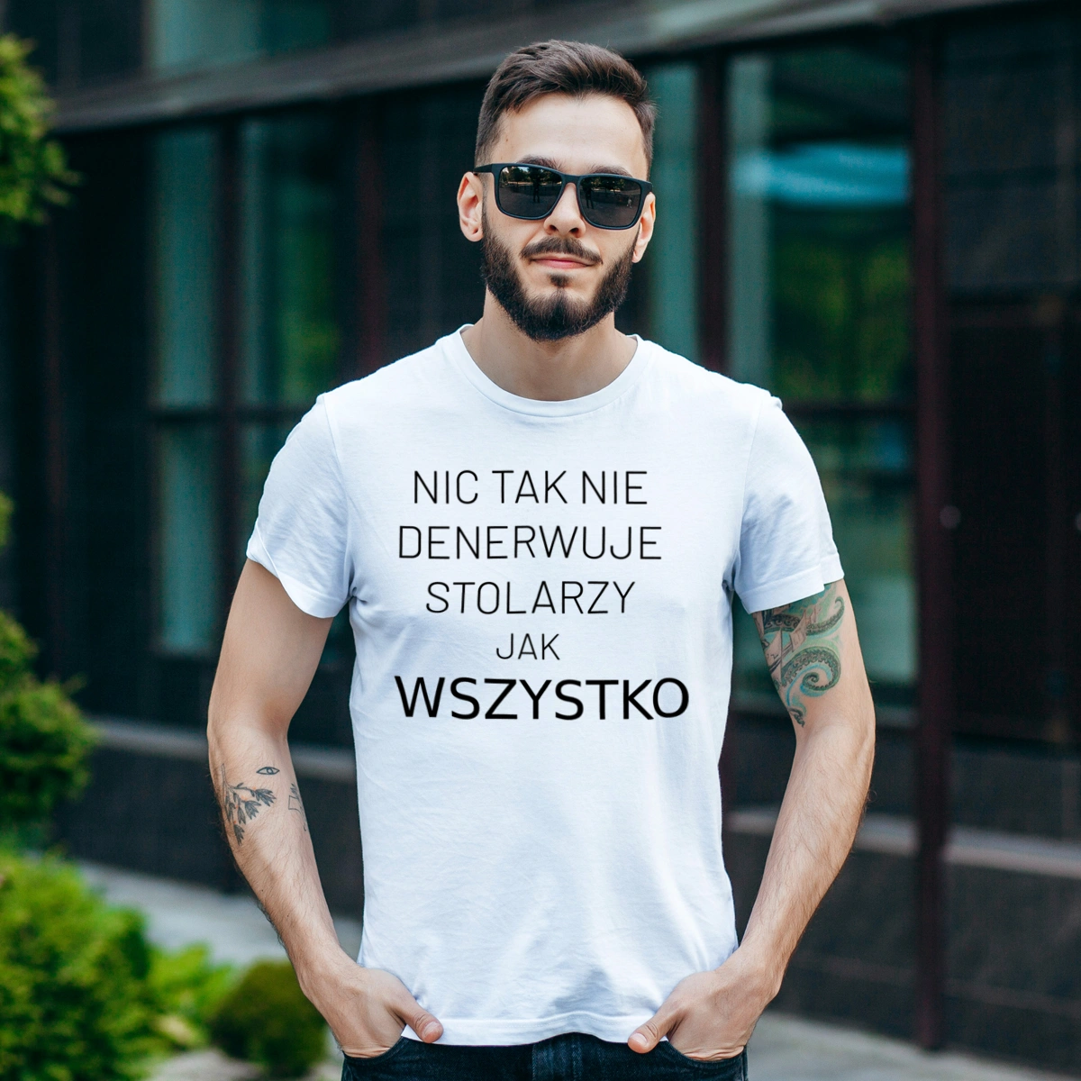 Nic Tak Nie Denerwuje Stolarzy Jak Wszystko - Męska Koszulka Biała