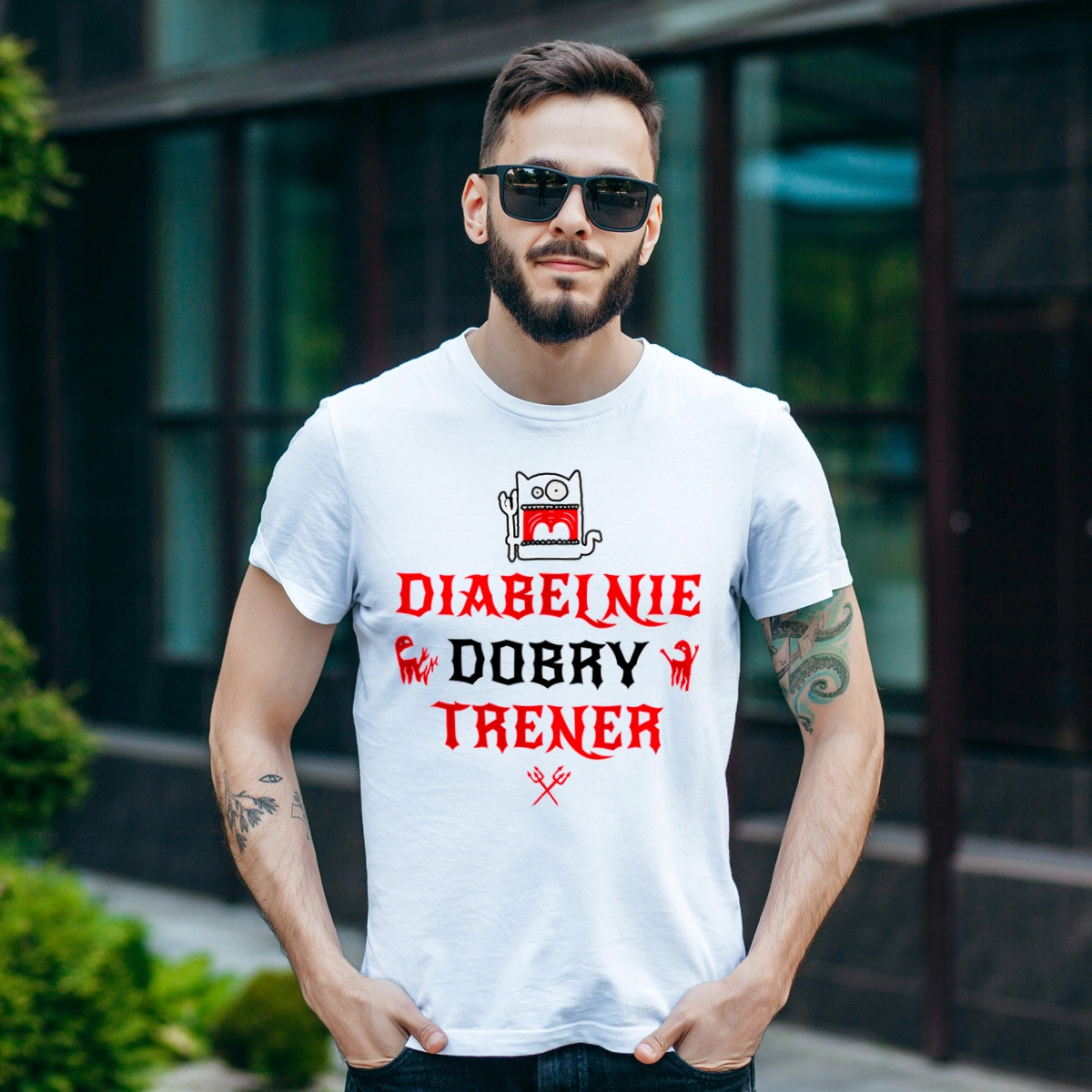 Diabelnie Dobry Trener - Męska Koszulka Biała