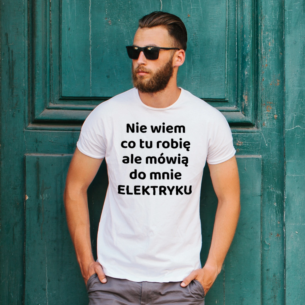 Nie Wiem Co Tu Robię Ale Mówią Do Mnie Elektryku - Męska Koszulka Biała