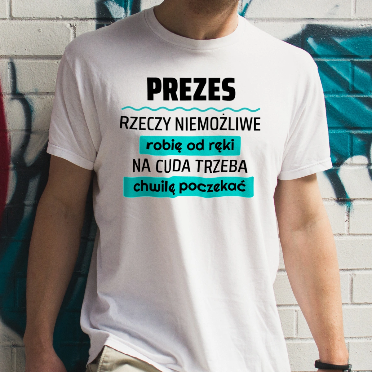 Prezes - Rzeczy Niemożliwe Robię Od Ręki - Na Cuda Trzeba Chwilę Poczekać - Męska Koszulka Biała