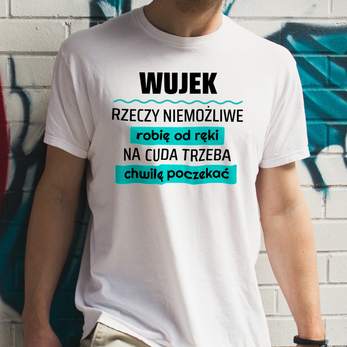 Wujek - Rzeczy Niemożliwe Robię Od Ręki - Na Cuda Trzeba Chwilę Poczekać - Męska Koszulka Biała