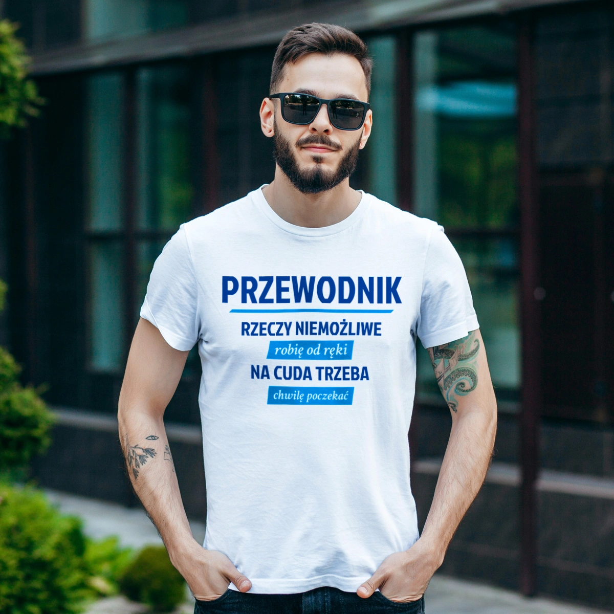 Przewodnik - Rzeczy Niemożliwe Robię Od Ręki - Na Cuda Trzeba Chwilę Poczekać - Męska Koszulka Biała