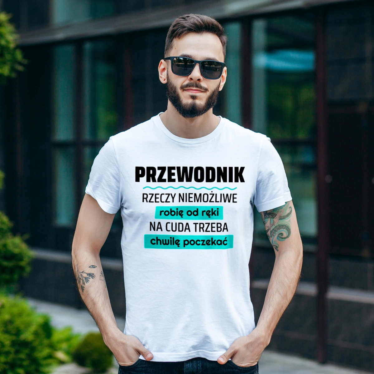 Przewodnik - Rzeczy Niemożliwe Robię Od Ręki - Na Cuda Trzeba Chwilę Poczekać - Męska Koszulka Biała