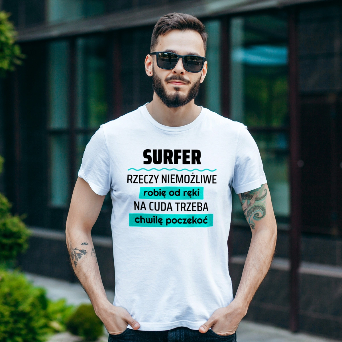 Surfer - Rzeczy Niemożliwe Robię Od Ręki - Na Cuda Trzeba Chwilę Poczekać - Męska Koszulka Biała