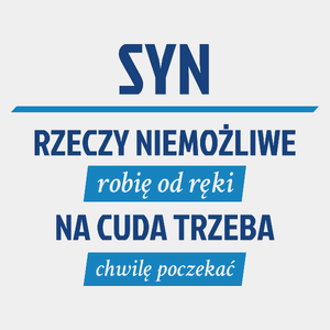 Syn - Rzeczy Niemożliwe Robię Od Ręki - Na Cuda Trzeba Chwilę Poczekać - Męska Koszulka Biała