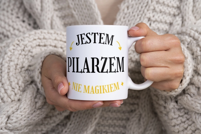 Jestem Pilarzem Nie Magikiem - Kubek Biały