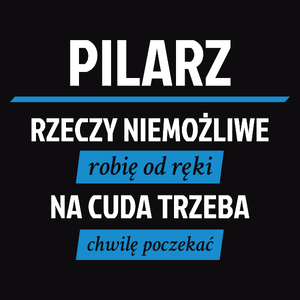 Pilarz - Rzeczy Niemożliwe Robię Od Ręki - Na Cuda Trzeba Chwilę Poczekać - Męska Koszulka Czarna