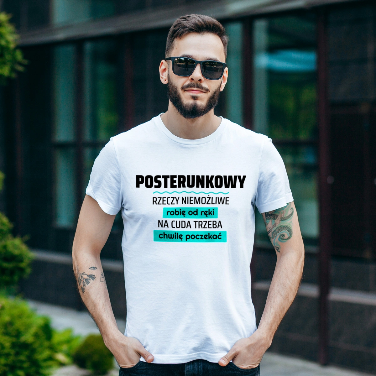 Posterunkowy - Rzeczy Niemożliwe Robię Od Ręki - Na Cuda Trzeba Chwilę Poczekać - Męska Koszulka Biała