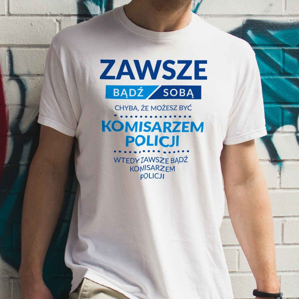 Zawsze Bądź Sobą, Chyba Że Możesz Być Komisarzem Policji - Męska Koszulka Biała