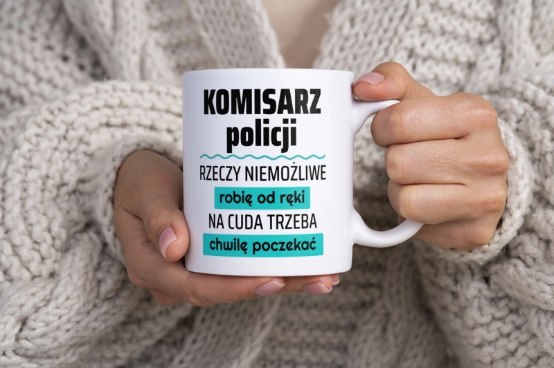 Komisarz Policji - Rzeczy Niemożliwe Robię Od Ręki - Na Cuda Trzeba Chwilę Poczekać - Kubek Biały