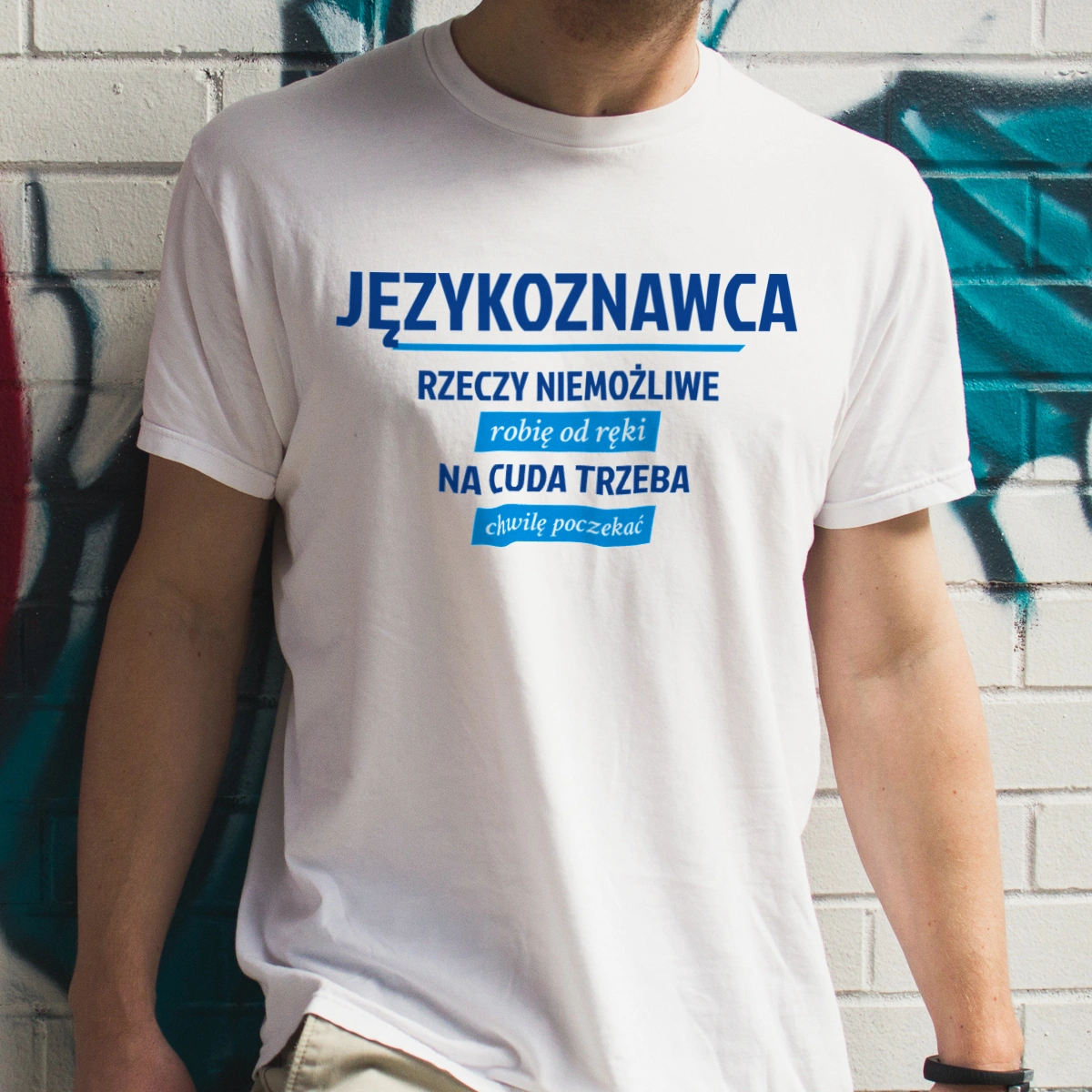 Językoznawca - Rzeczy Niemożliwe Robię Od Ręki - Na Cuda Trzeba Chwilę Poczekać - Męska Koszulka Biała