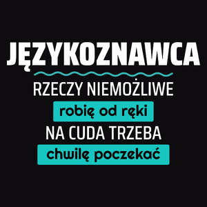 Językoznawca - Rzeczy Niemożliwe Robię Od Ręki - Na Cuda Trzeba Chwilę Poczekać - Męska Koszulka Czarna