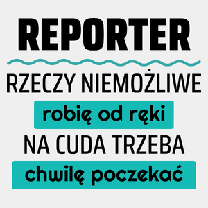 Reporter - Rzeczy Niemożliwe Robię Od Ręki - Na Cuda Trzeba Chwilę Poczekać - Męska Koszulka Biała