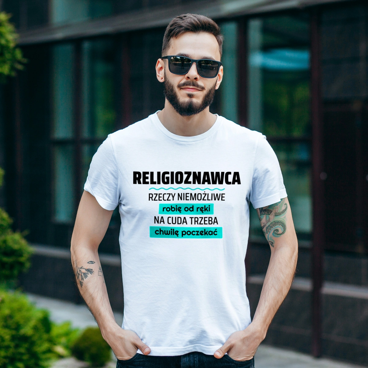 Religioznawca - Rzeczy Niemożliwe Robię Od Ręki - Na Cuda Trzeba Chwilę Poczekać - Męska Koszulka Biała