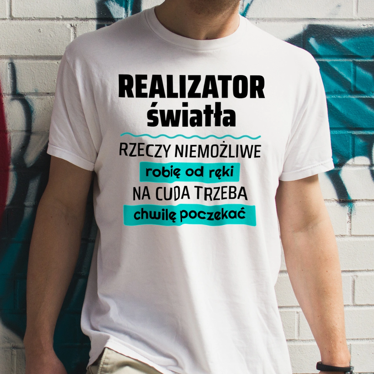 Realizator Światła - Rzeczy Niemożliwe Robię Od Ręki - Na Cuda Trzeba Chwilę Poczekać - Męska Koszulka Biała