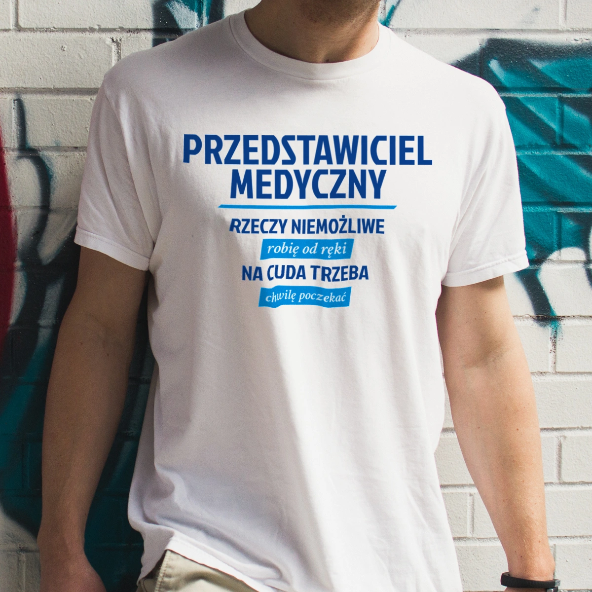 Przedstawiciel Medyczny - Rzeczy Niemożliwe Robię Od Ręki - Na Cuda Trzeba Chwilę Poczekać - Męska Koszulka Biała