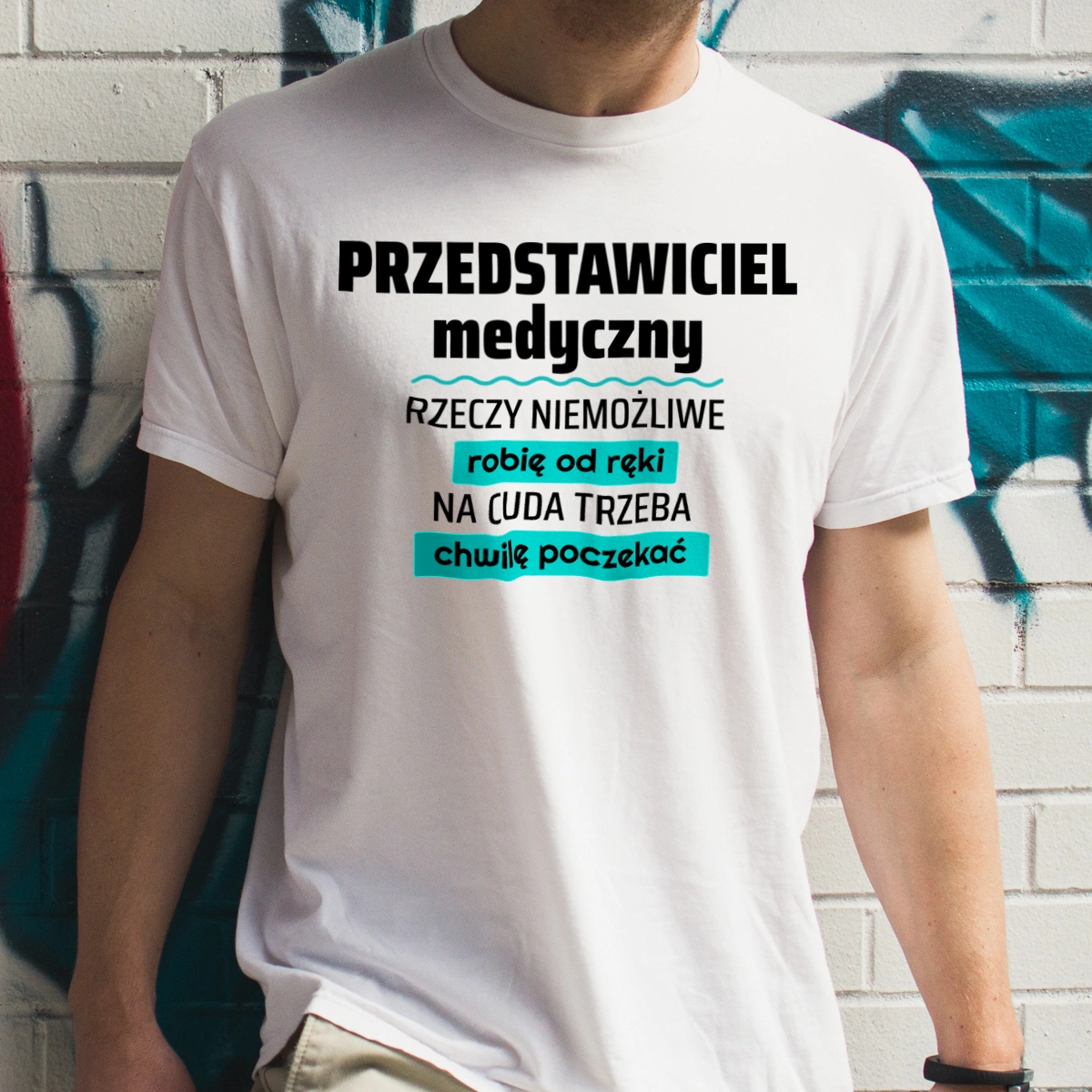 Przedstawiciel Medyczny - Rzeczy Niemożliwe Robię Od Ręki - Na Cuda Trzeba Chwilę Poczekać - Męska Koszulka Biała