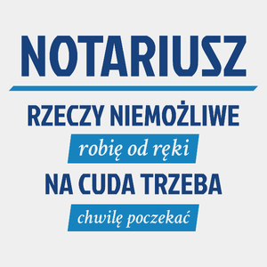 Notariusz - Rzeczy Niemożliwe Robię Od Ręki - Na Cuda Trzeba Chwilę Poczekać - Męska Koszulka Biała