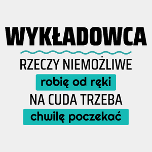 Wykładowca - Rzeczy Niemożliwe Robię Od Ręki - Na Cuda Trzeba Chwilę Poczekać - Męska Koszulka Biała