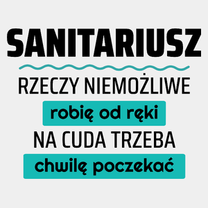 Sanitariusz - Rzeczy Niemożliwe Robię Od Ręki - Na Cuda Trzeba Chwilę Poczekać - Męska Koszulka Biała