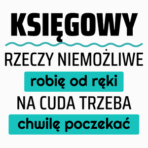 Księgowy - Rzeczy Niemożliwe Robię Od Ręki - Na Cuda Trzeba Chwilę Poczekać - Poduszka Biała