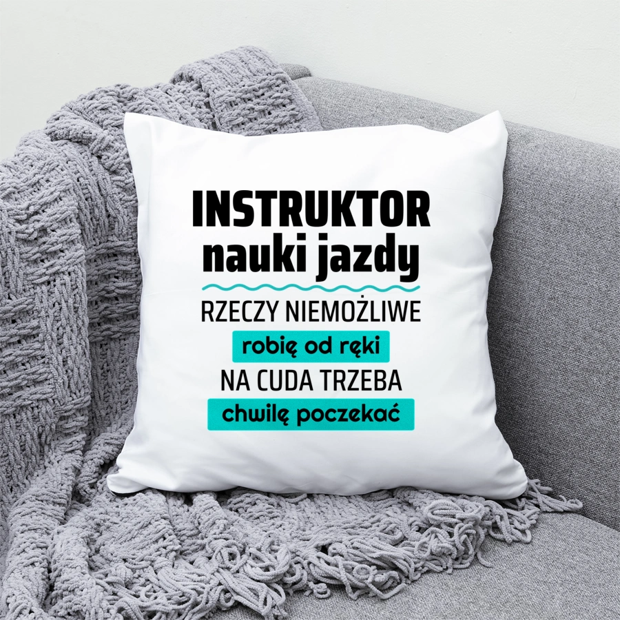 Instruktor Nauki Jazdy - Rzeczy Niemożliwe Robię Od Ręki - Na Cuda Trzeba Chwilę Poczekać - Poduszka Biała