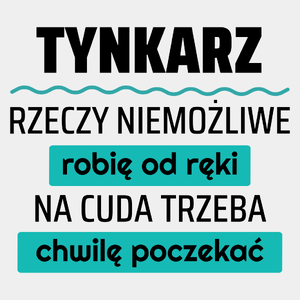 Tynkarz - Rzeczy Niemożliwe Robię Od Ręki - Na Cuda Trzeba Chwilę Poczekać - Męska Koszulka Biała