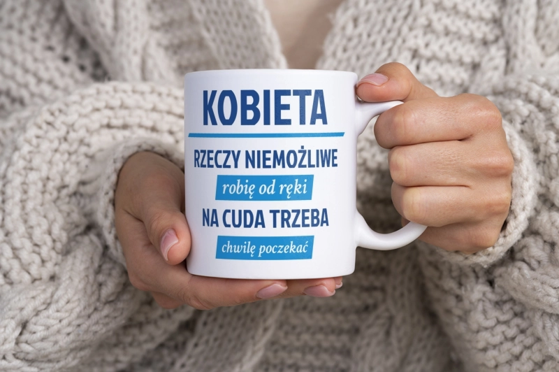 kobieta - rzeczy niemożliwe robię od ręki - na cuda trzeba chwilę poczekać - Kubek Biały