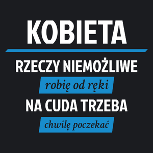 kobieta - rzeczy niemożliwe robię od ręki - na cuda trzeba chwilę poczekać - Damska Koszulka Czarna