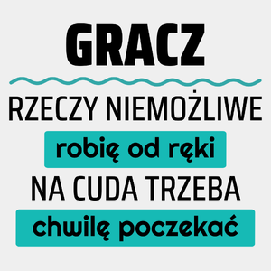 Gracz - Rzeczy Niemożliwe Robię Od Ręki - Na Cuda Trzeba Chwilę Poczekać - Męska Koszulka Biała