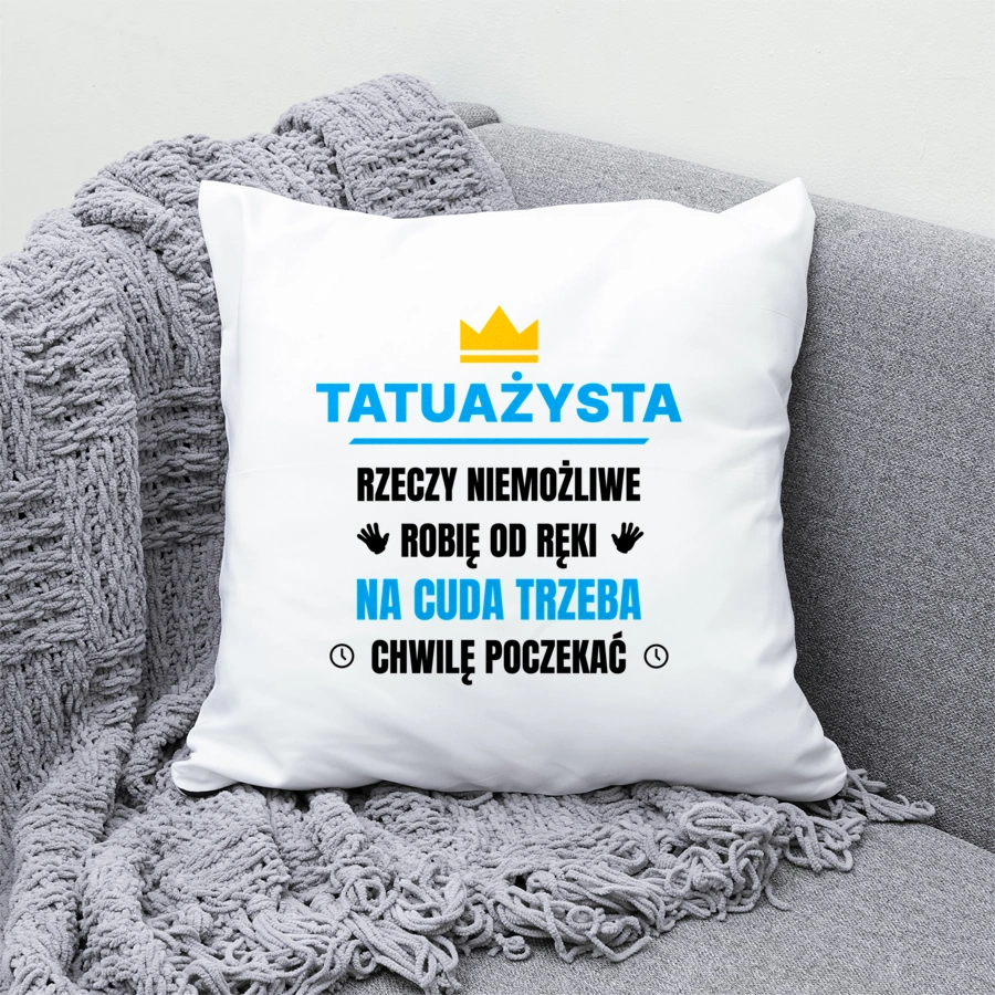 Tatuażysta Rzeczy Niemożliwe Robię Od Ręki - Poduszka Biała