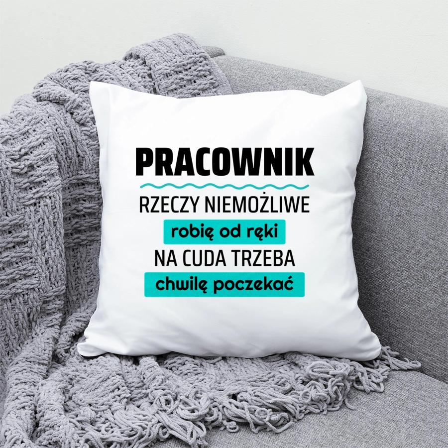 Pracownik - Rzeczy Niemożliwe Robię Od Ręki - Na Cuda Trzeba Chwilę Poczekać - Poduszka Biała