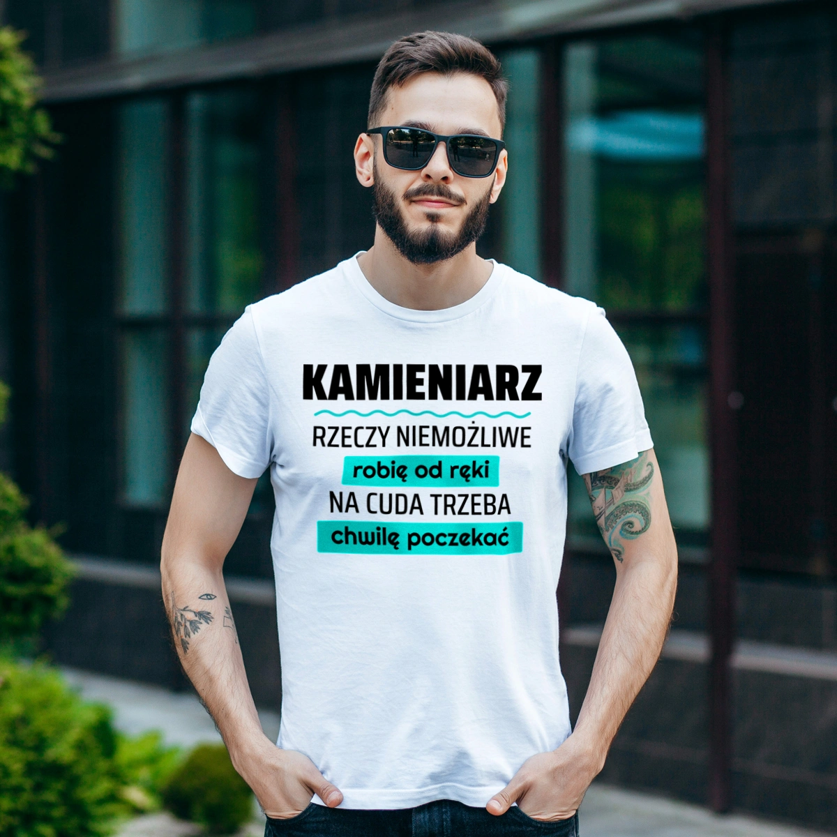 Kamieniarz - Rzeczy Niemożliwe Robię Od Ręki - Na Cuda Trzeba Chwilę Poczekać - Męska Koszulka Biała