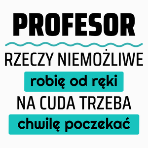 Profesor - Rzeczy Niemożliwe Robię Od Ręki - Na Cuda Trzeba Chwilę Poczekać - Poduszka Biała