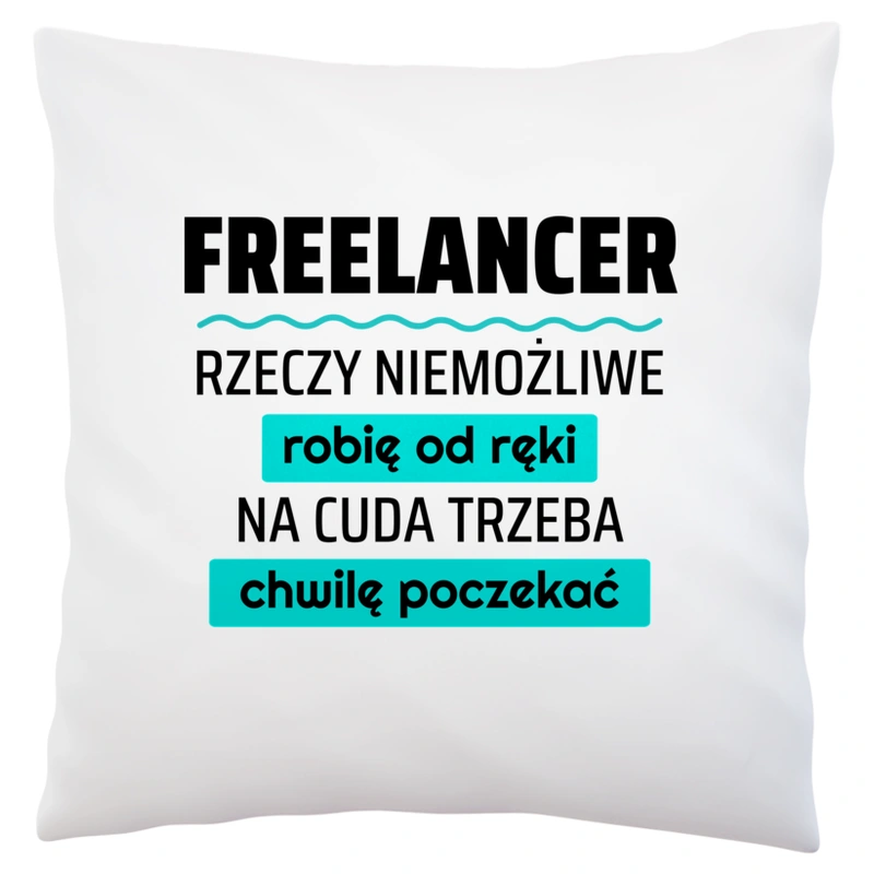 Freelancer - Rzeczy Niemożliwe Robię Od Ręki - Na Cuda Trzeba Chwilę Poczekać - Poduszka Biała