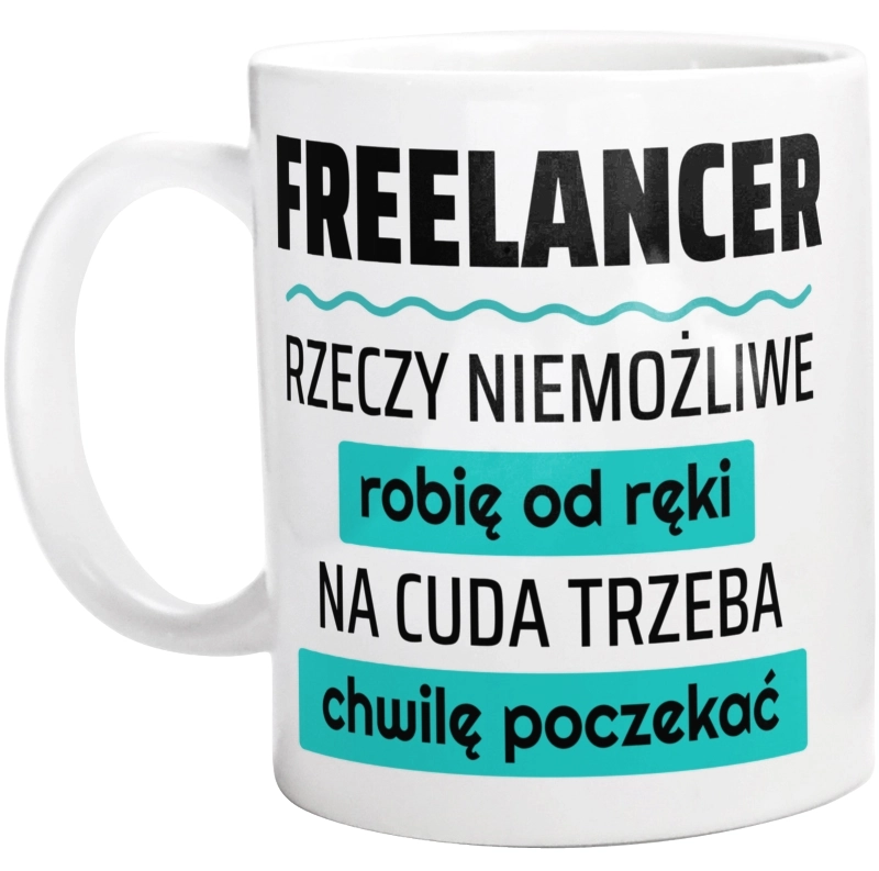 Freelancer - Rzeczy Niemożliwe Robię Od Ręki - Na Cuda Trzeba Chwilę Poczekać - Kubek Biały