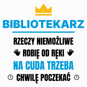 Bibliotekarz Rzeczy Niemożliwe Robię Od Ręki - Poduszka Biała